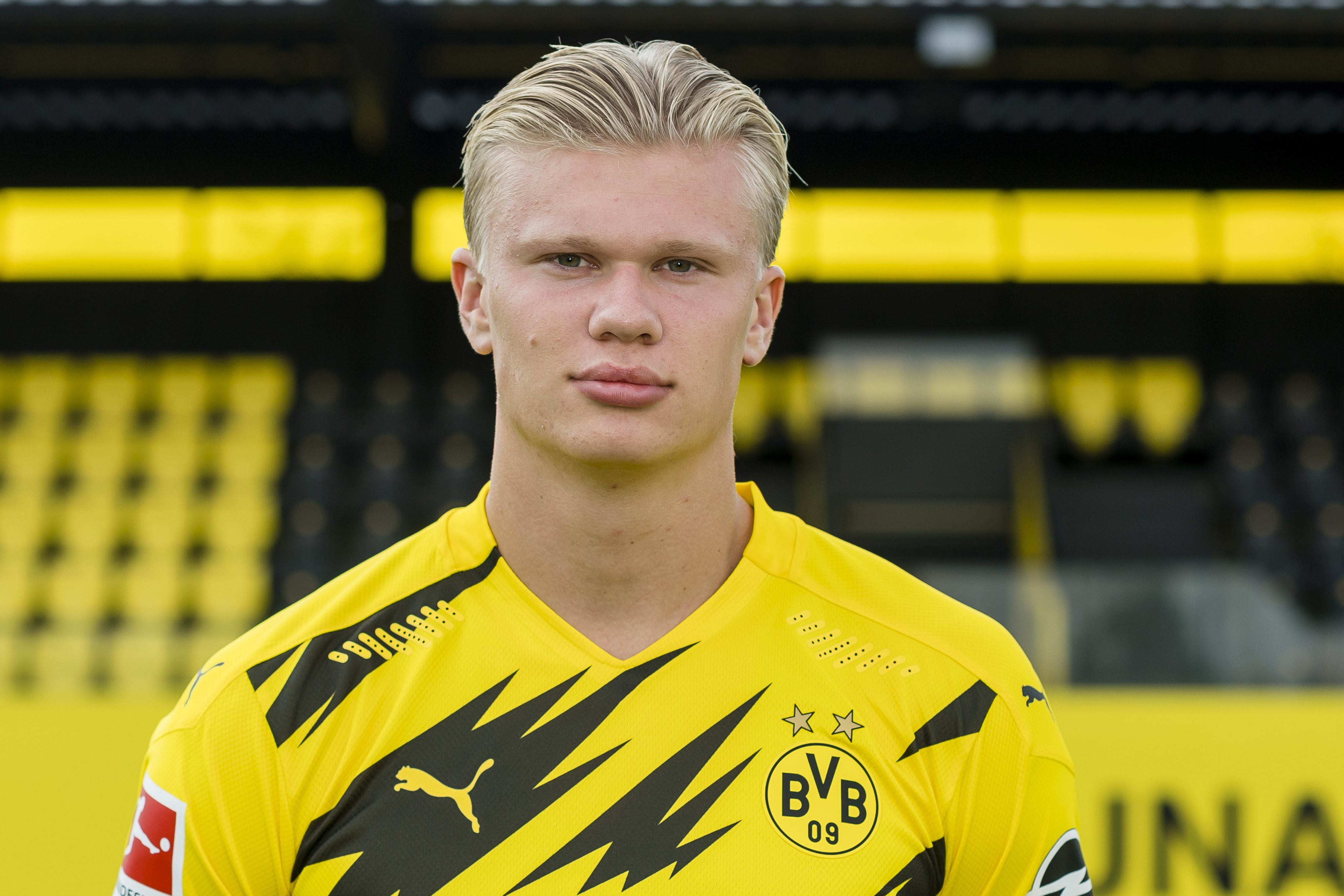 新援爆发，两球一助强势亮相（新援首秀大爆发，梅开二度外加助攻）