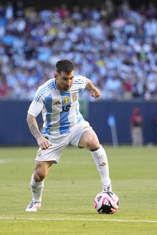 山东队双塔统治篮下（山东双塔称霸内线）