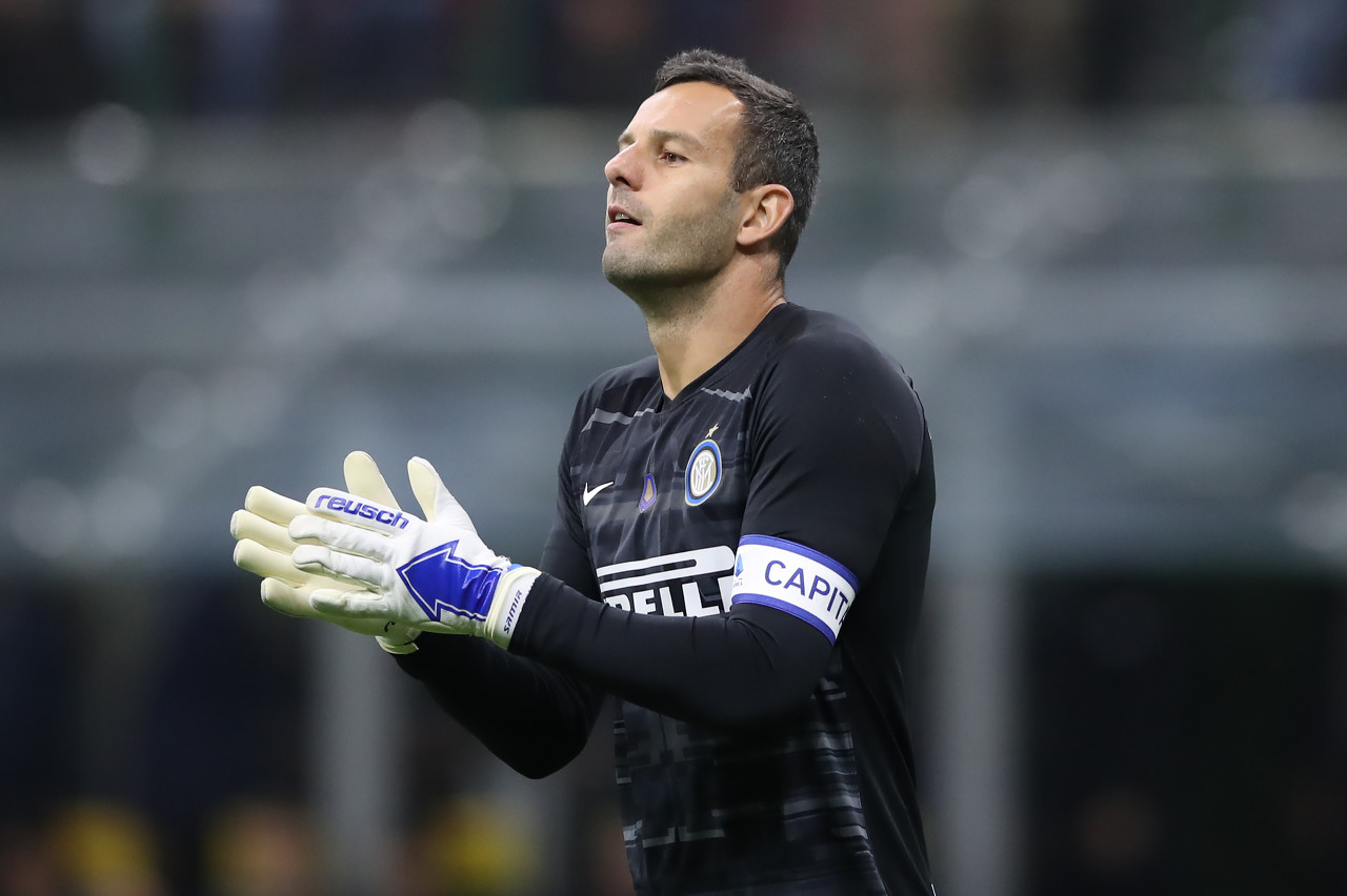 凯尔特人以138-129击败魔术，凭借高命中率和高效进攻取得关键胜利。（凯尔特人手感火热，138-129力克魔术拿下关键一战）