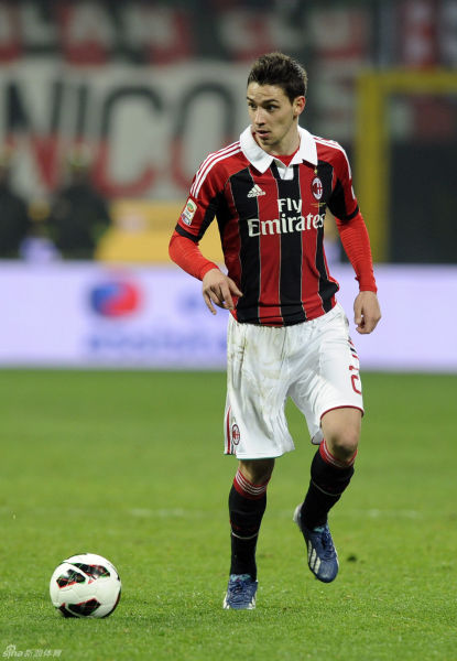 西甲：巴萨主场4-1大胜瓦伦西亚（西甲战报：巴萨主场4-1力克瓦伦西亚）