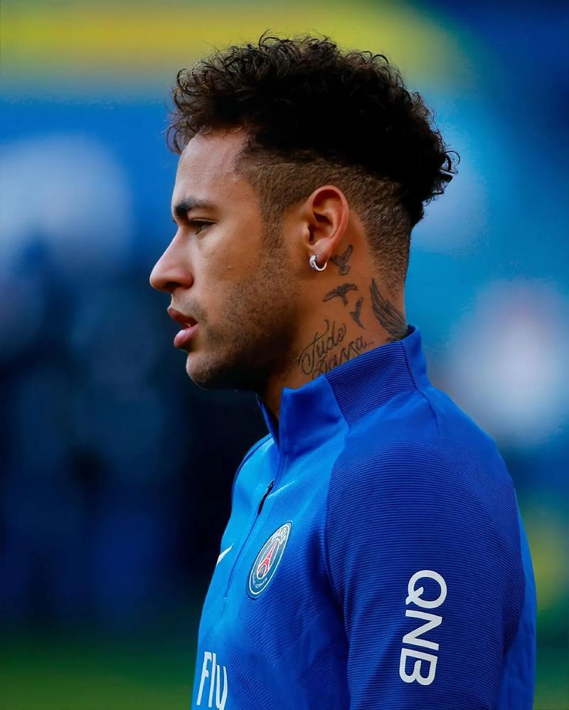 卡利亚里主帅：我在球员时代盯防过C罗，那真是令人激动（卡利亚里主帅：球员时代曾盯防C罗，令人热血沸腾）