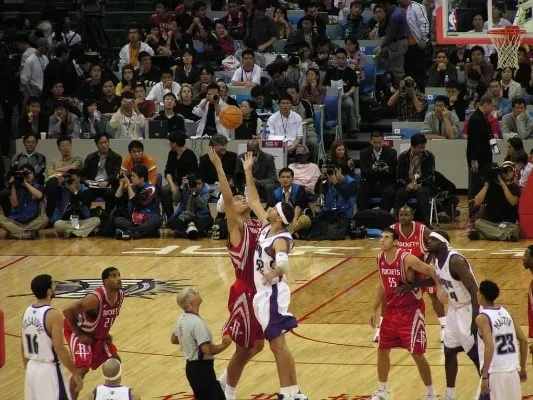 多特蒙德球迷挂横幅，反对海外比赛并攻击西甲高层（多特蒙德球迷打出横幅，抵制海外办赛并抨击西甲高层）