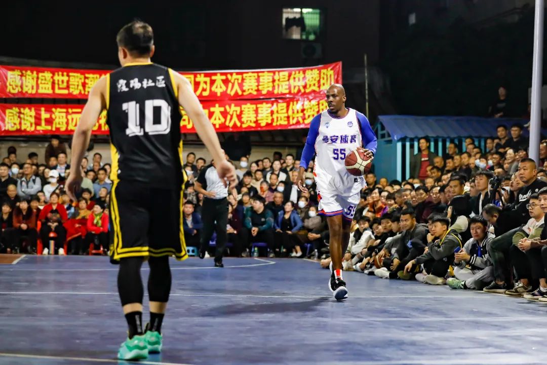 喀麦隆非洲杯大名单：姆伯莫领衔，巴索戈在列，奥纳纳无缘（喀麦隆非洲杯名单出炉：姆伯莫压阵，巴索戈入选，奥纳纳落选）