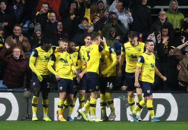 欧冠战报：库杜斯、西蒙斯点射，热刺3-0布拉格斯拉维亚（欧冠快讯：库杜斯、西蒙斯点球破门，热刺3-0完胜布拉格斯拉维亚）