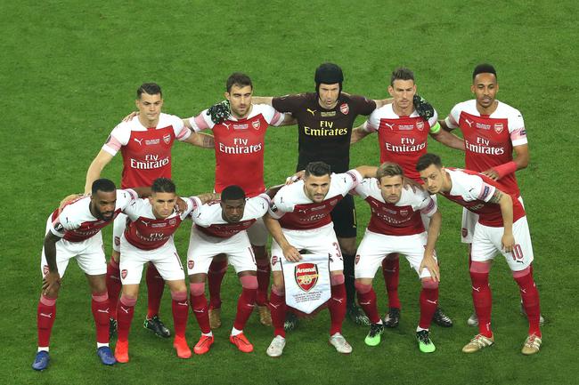 马卡：阿隆索面临执教皇马首次小危机，需平息更衣室不安情绪（马卡报：阿隆索遭遇皇马执教首个小危机，急需安抚更衣室情绪）