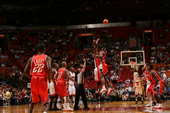 塞尔塔打入第二球后，伯纳乌球场响起嘘声和口哨声（塞尔塔再度破门，伯纳乌嘘声与口哨四起）