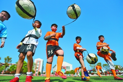 记者：吴少聪发烧，今日出席国安赛前发布会球员调整为张玉宁（记者：吴少聪发烧缺阵，国安今日赛前发布会改由张玉宁出席）
