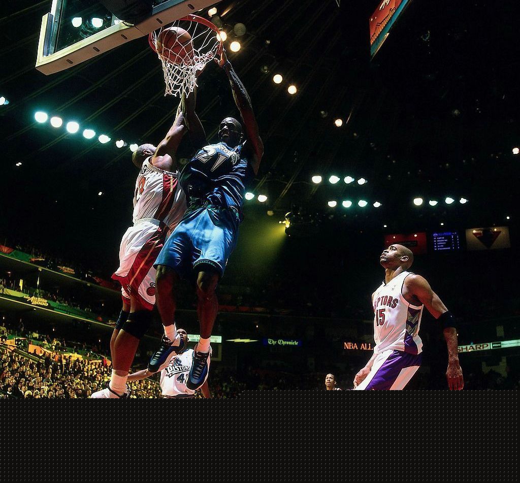 尤文发售圣诞节相关产品，毛衣售价39.9欧元，帽子16.9欧（尤文上新圣诞系列周边：毛衣39.9欧、帽子16.9欧）