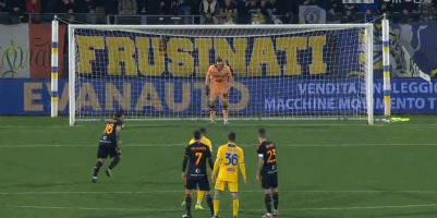 兰杜奇：上半场我们没拉开阵型宽度，踢得有点像一群小鸡