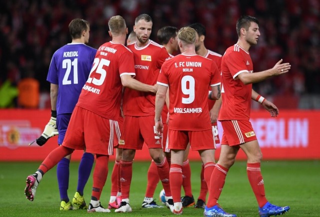 上赛季西甲最佳射手，姆巴佩领取皮奇奇奖（姆巴佩获颁皮奇奇奖，荣膺上赛季西甲射手王）