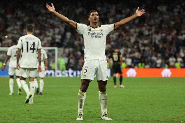 官方：凯塞多踩踏对手染红停赛3场 盖耶掌掴队友停赛2场（官方通报：凯塞多踩踏染红禁赛三场，盖耶掌掴队友禁赛两场）