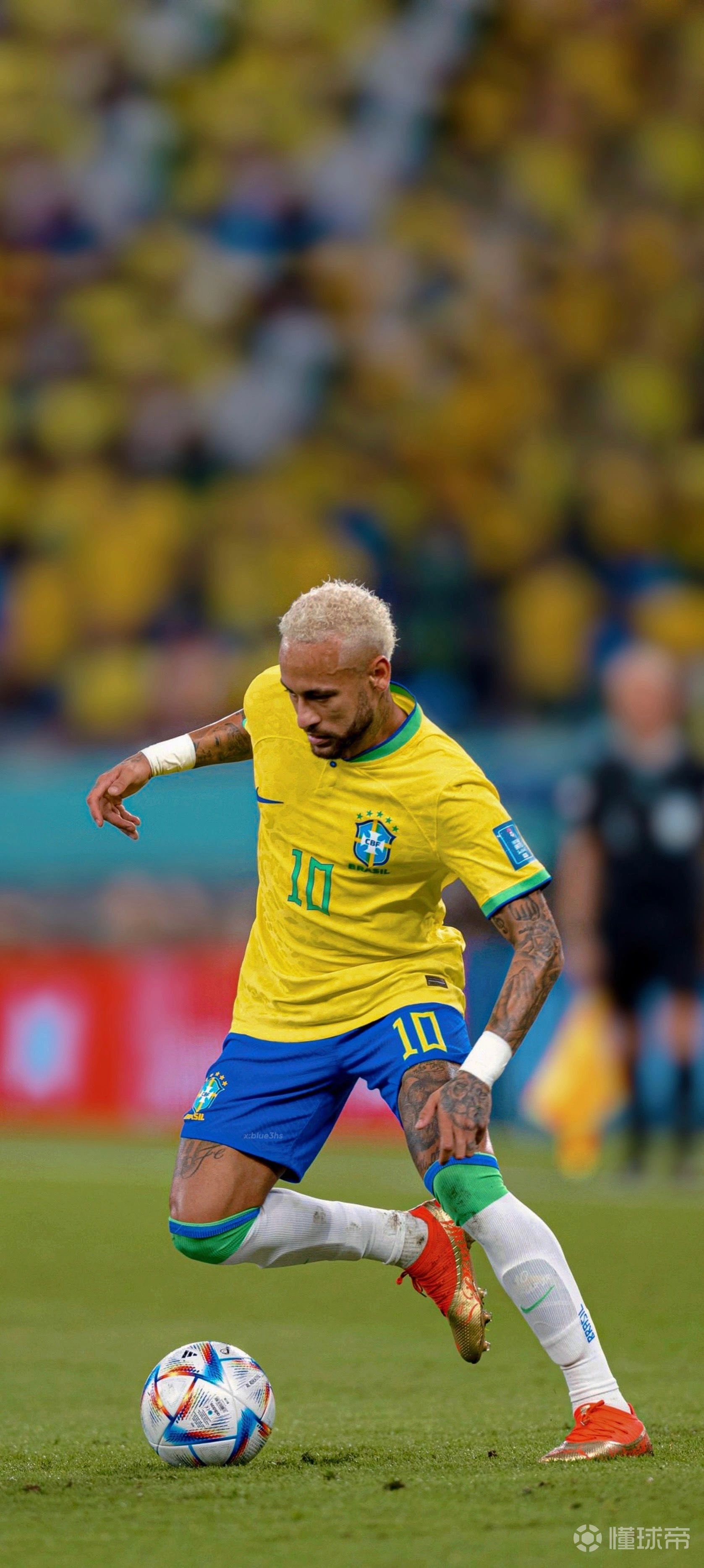 巴萨3比1马竞的第10分钟：球迷再次集体高喊梅西的名字！（巴萨3-1马竞进行至第10分钟，球迷再度齐声高喊梅西！）