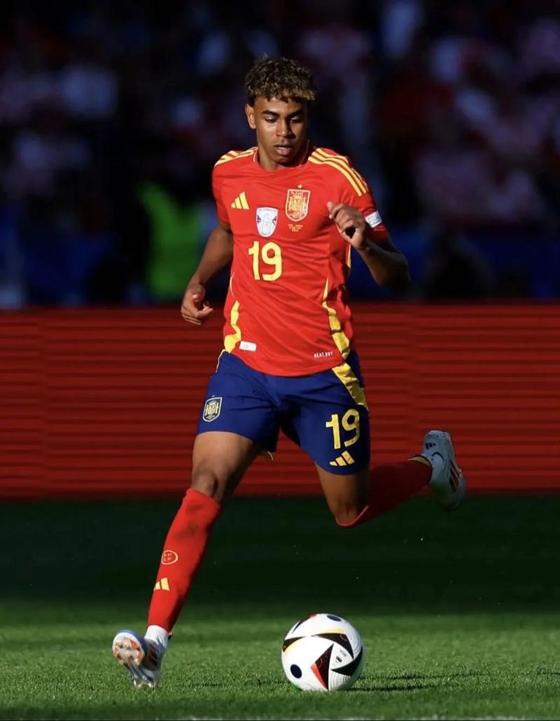 巴黎圣日耳曼姆巴佩帽子戏法（姆巴佩帽子戏法闪耀巴黎圣日耳曼）