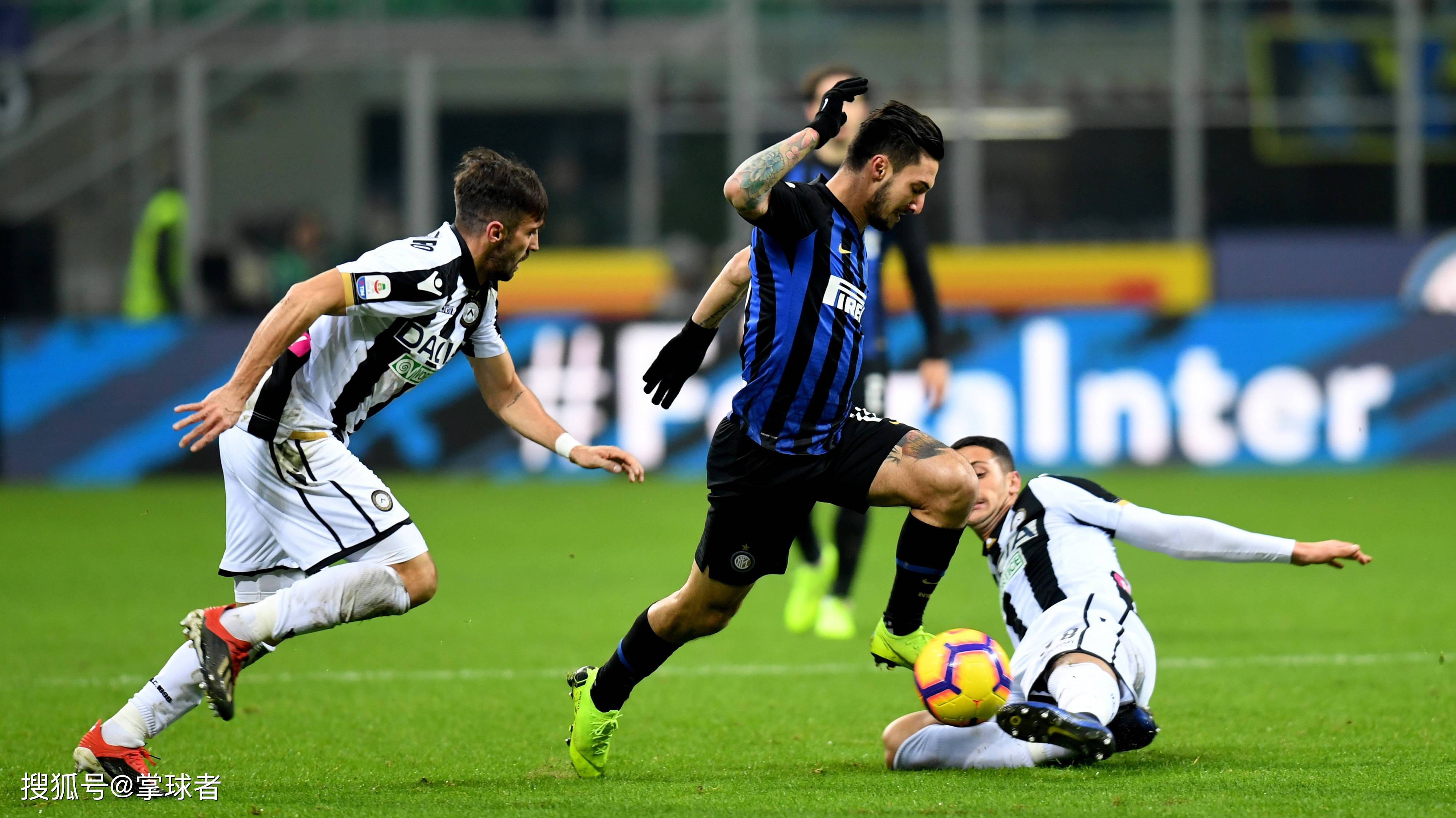 利物浦主帅斯洛特欢迎萨拉赫回归，但其状态仍存疑，萨拉赫将对阵布莱顿，未来决定尚不确定。（利物浦主帅斯洛特欢迎萨拉赫归队，状态仍成疑；将战布莱顿，未来未明）