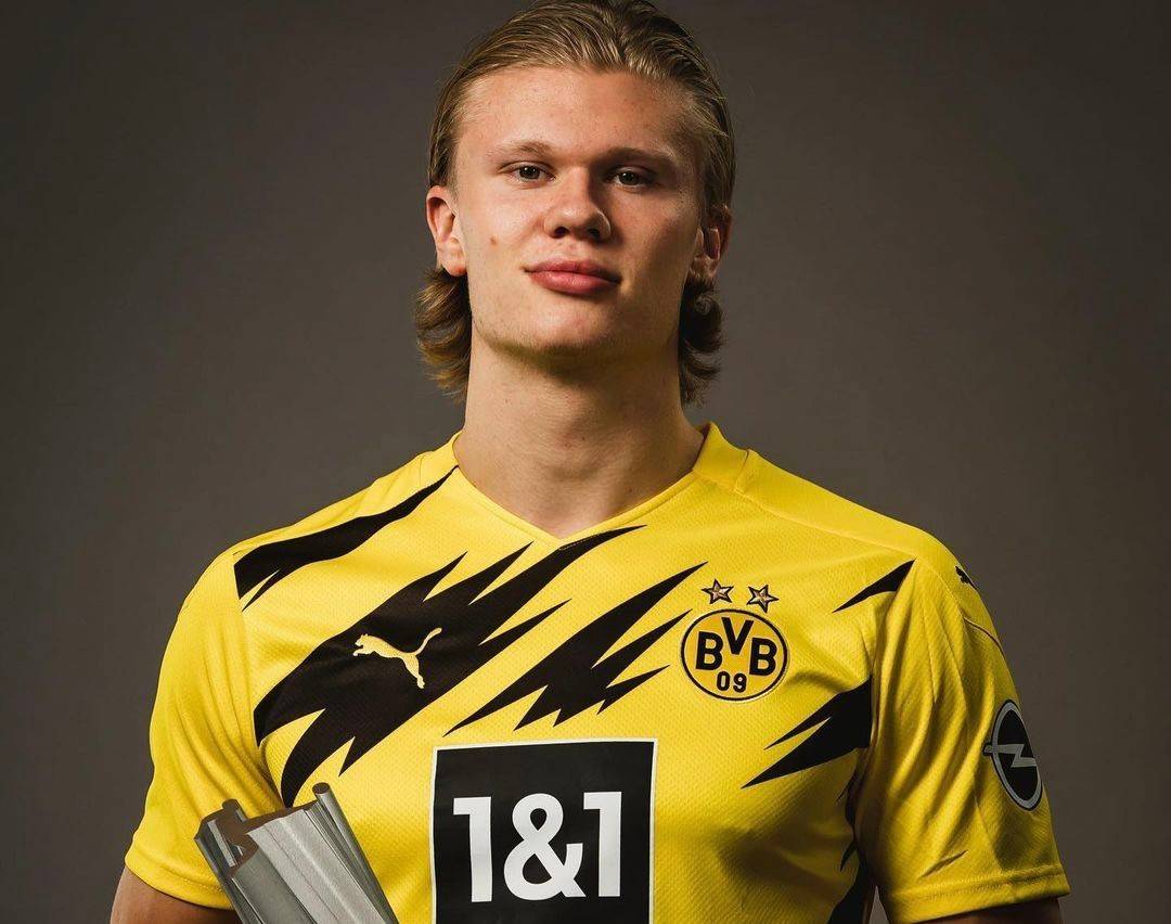 欧冠之夜法国海外球员表现：萨利巴尝试后腰，乌帕决定性（欧冠之夜法国留洋球员亮点：萨利巴客串后腰，乌帕梅卡诺发挥决定性作用）