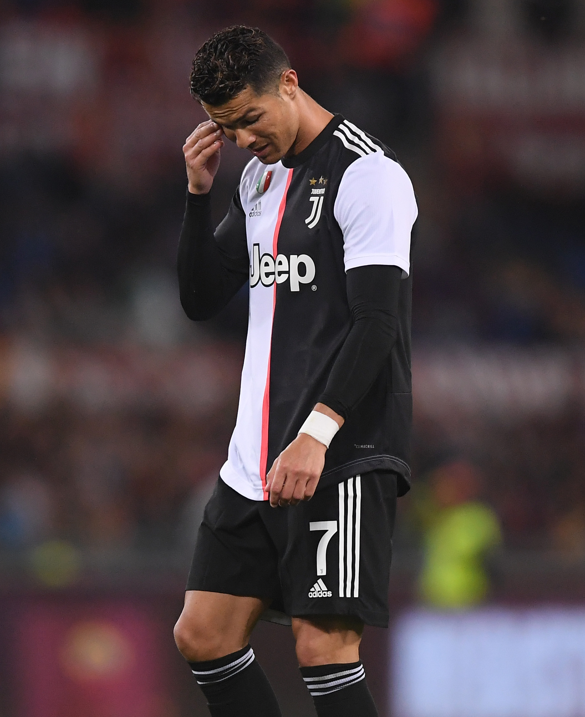 给球权就能踢？维尔茨造乌龙救主，当选英超官方全场最佳（球权在手就发光！维尔茨逼出对手乌龙救险，荣获英超官方全场最佳）