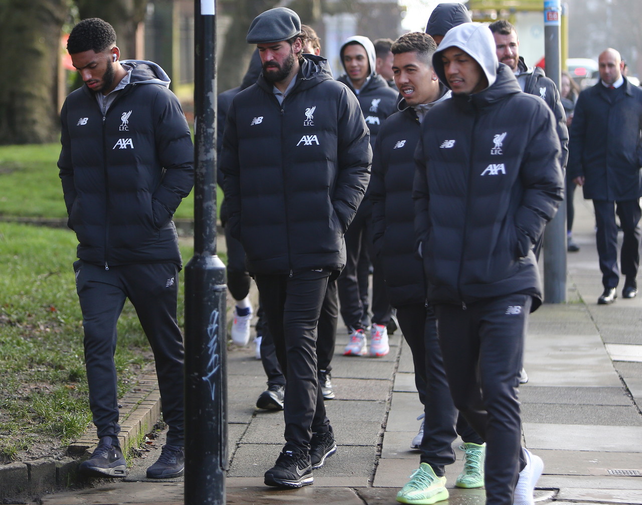 亨利：很多枪手球员都立志拿欧冠；难忘愤怒梅西训练过掉全队（亨利：阿森纳多人志在夺欧冠；难忘梅西怒火中烧训练场连过全队）