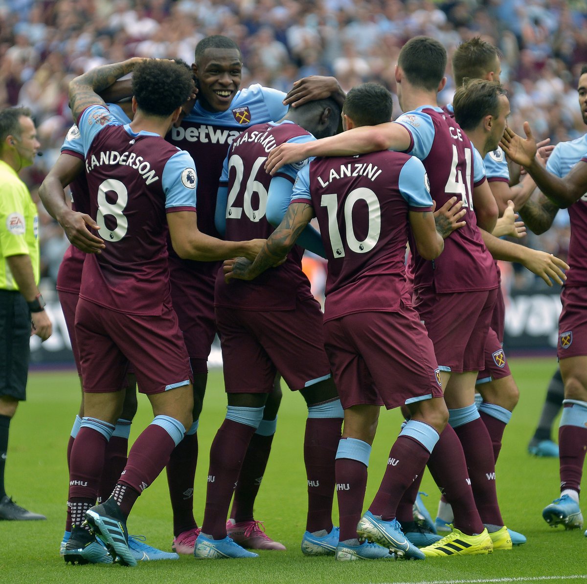 挥杆神州！2025燕之屋高尔夫嘉年华盛大启幕，高球英豪逐鹿果岭（燃动果岭！2025燕之屋高尔夫嘉年华荣耀启幕，高球名将巅峰对决）