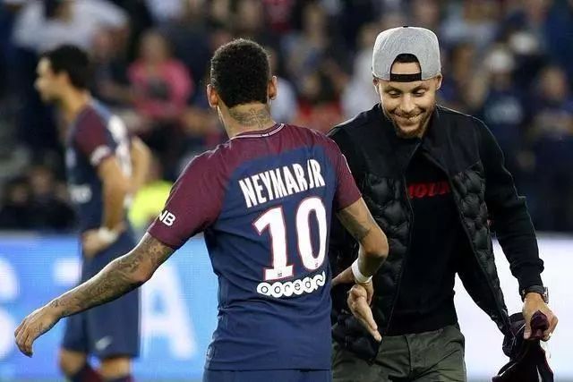 来自转会市场的报道：众所周知，皇家马德里的门将卢...（转会市场曝：皇马门将卢宁最新动向引关注）